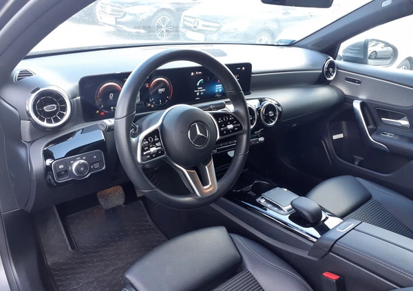 Mercedes-Benz Klasa A cena 109900 przebieg: 53122, rok produkcji 2020 z Kraków małe 407